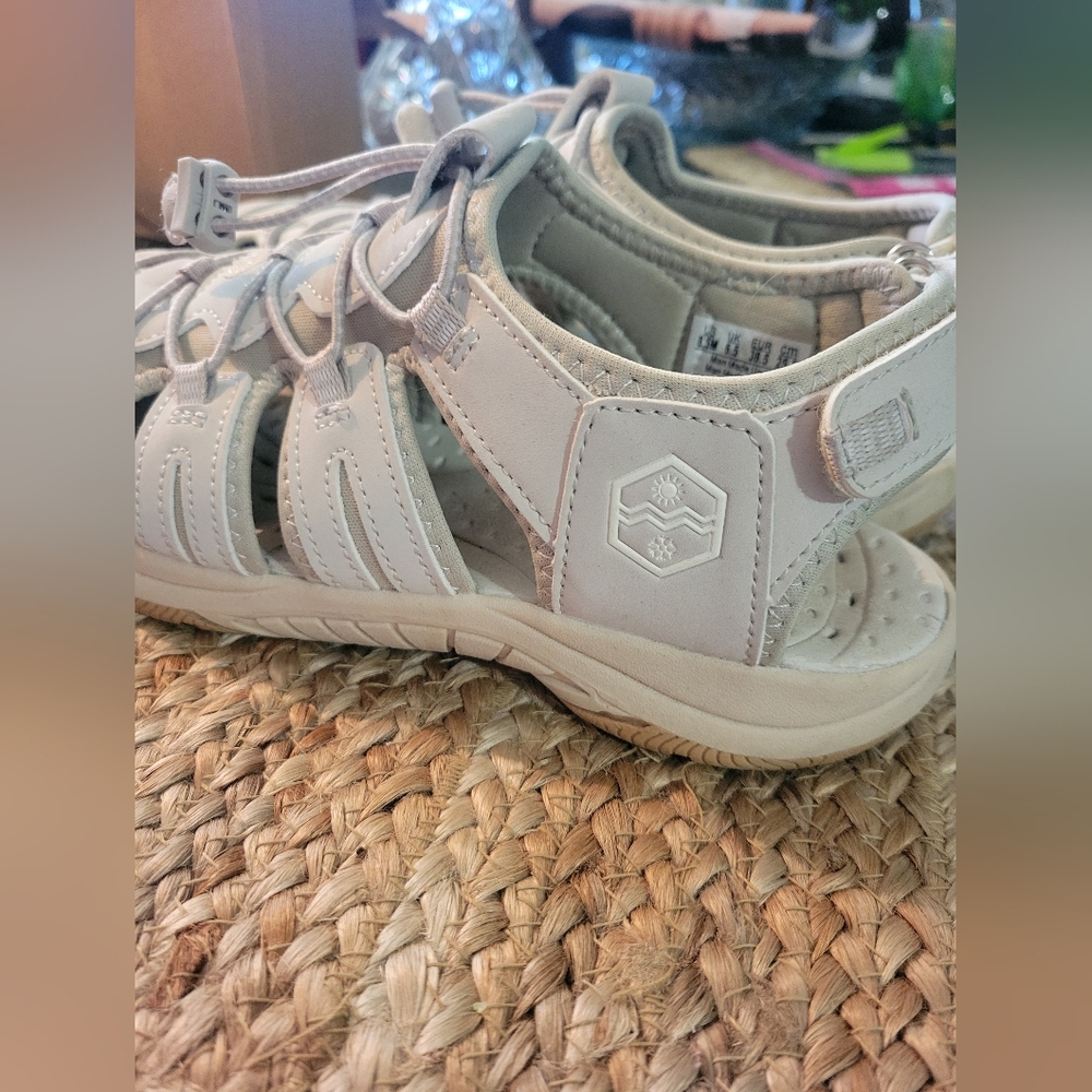 Khombu Woman's  Sandals Size 8.5 Like New - Picture 3 of 10